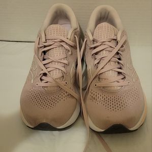 Women Mizuno rider size 9